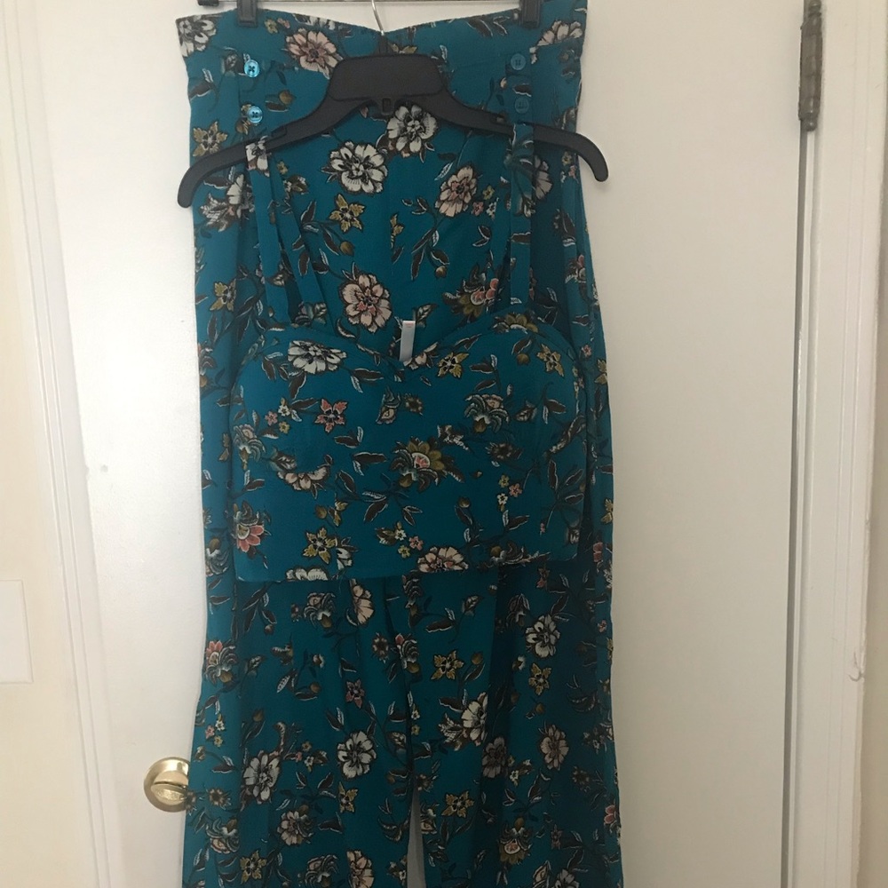 Two piece set - Picture 2 of 5